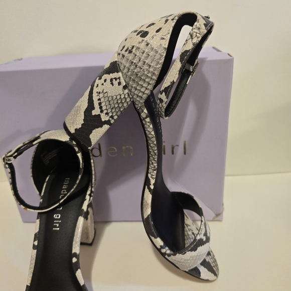 MADDEN GIRL Snake Skin Animal Print Block Heel Open Toe Sandals Size 9M - Picture 3 of 15